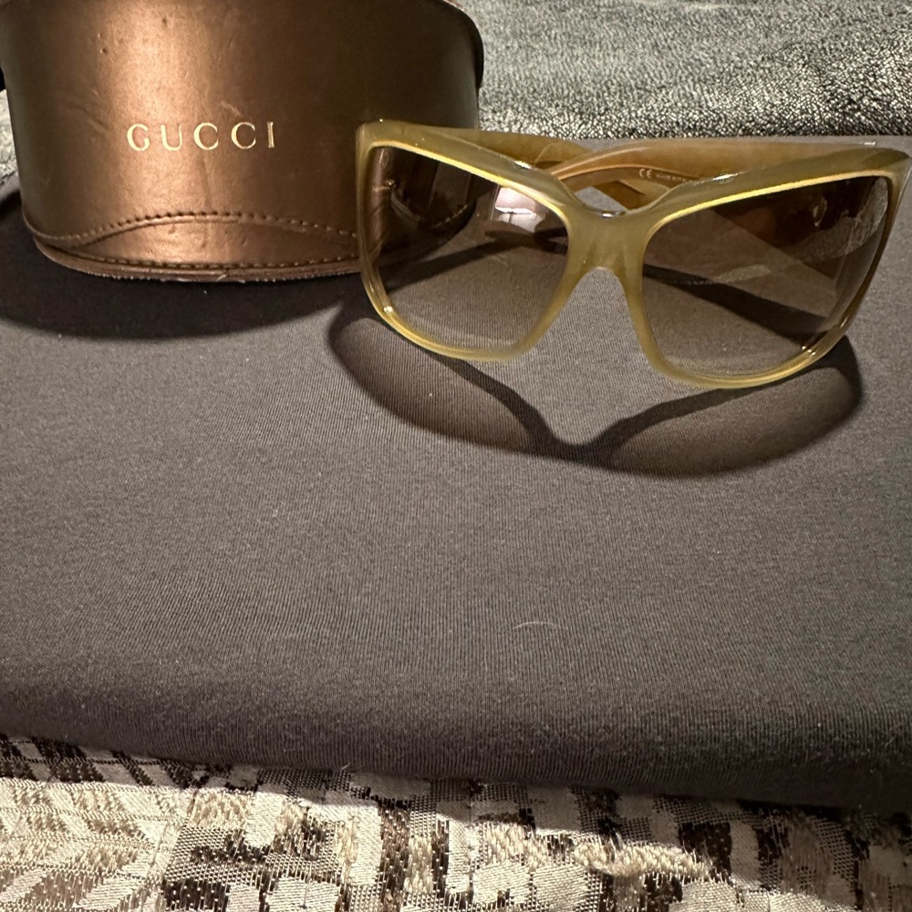 Authentic Gucci Neutrals, Pattern Print Shield Gr… - image 6